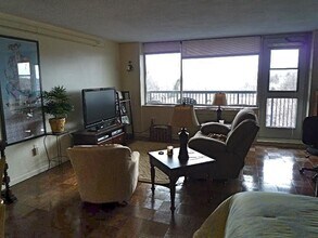 80 Monmouth St, Unit 101-107 in Brookline, MA - Building Photo - Building Photo