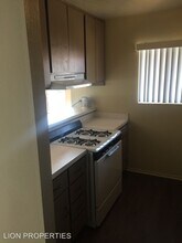 16902 Hoskins Lane in Huntington Beach, CA - Building Photo - Building Photo