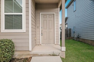 13015 Kathleen St in Saint Hedwig, TX - Building Photo - Building Photo