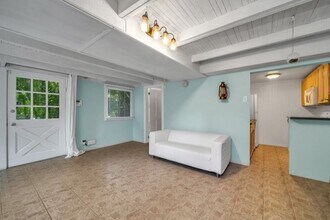 2134 N Beverly Glen Blvd in Los Angeles, CA - Building Photo - Building Photo