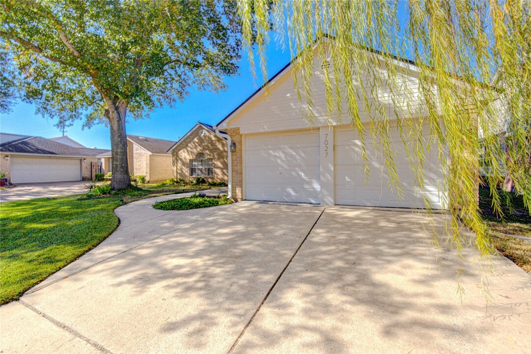 7027 Brockington Dr in Katy, TX - Building Photo