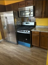 561 N Knight St in Wichita, KS - Foto de edificio - Building Photo