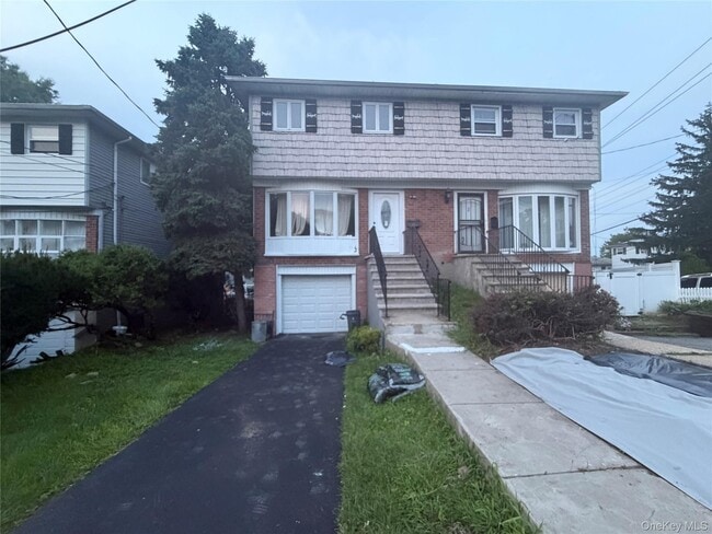 property at 4 Gerri Ln