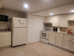 11 Tracywood Rd, Unit 1 in Canton, MA - Building Photo - Building Photo