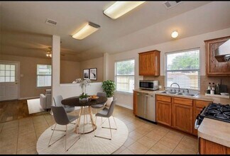 19111 Remington Manor Dr in Cypress, TX - Building Photo - Building Photo