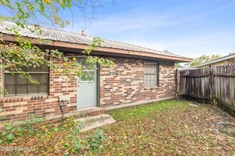 504 Knollwood Cir in Lafayette, LA - Building Photo - Building Photo