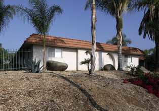 Las Palmas in Escondido, CA - Foto de edificio - Building Photo