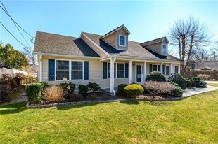 217 Highlawn Rd in Fairfield, CT - Building Photo