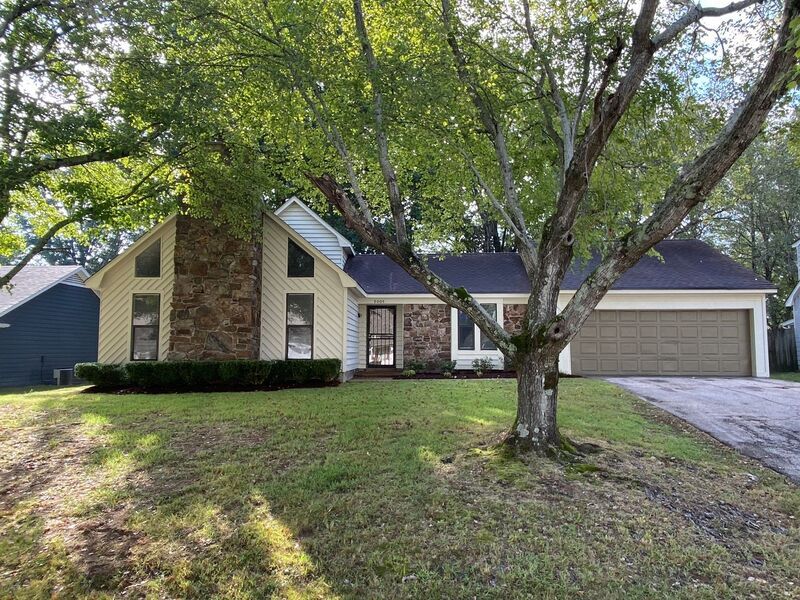 9005 Breckenridge Cove in Lakeland, TN - Foto de edificio