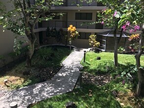 512 Iolani Ave in Honolulu, HI - Building Photo - Building Photo