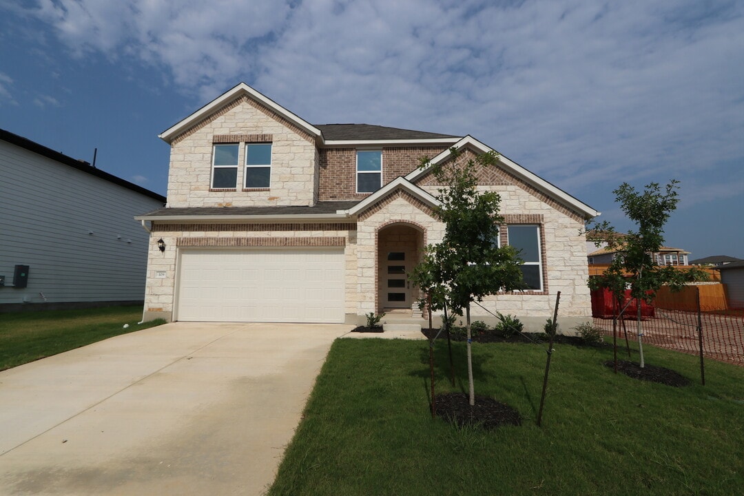 109 Rampart Loop in Liberty Hill, TX - Foto de edificio