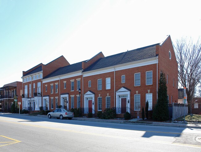220-230 Martin Luther King Jr Dr in Greensboro, NC - Foto de edificio - Building Photo