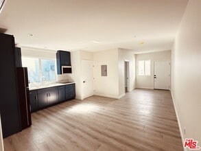 6224 3/4-6228 De Longpre Ave in Los Angeles, CA - Building Photo - Building Photo