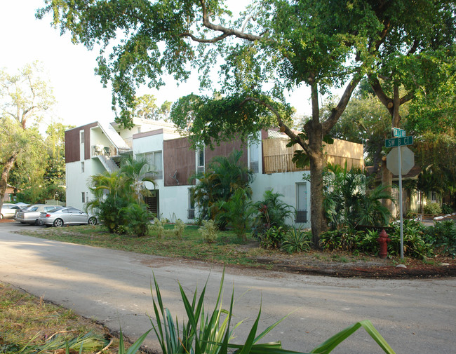 1313 SW 8th Ct in Fort Lauderdale, FL - Building Photo - Building Photo