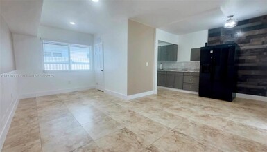 1840 NW 36th Ave in Miami, FL - Foto de edificio - Building Photo