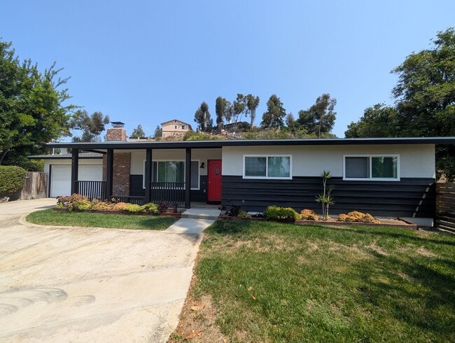 141 Hillside Terrace in Vista, CA - Building Photo - Building Photo