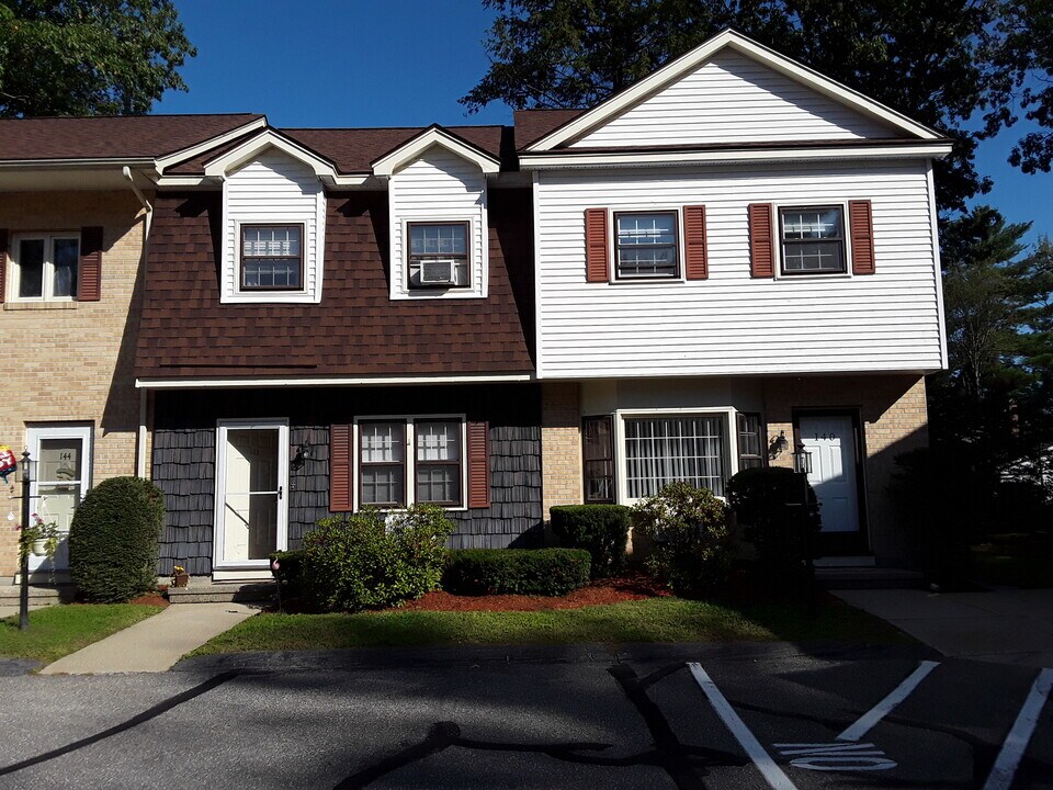 140 golfview dr in Manchester, NH - Building Photo