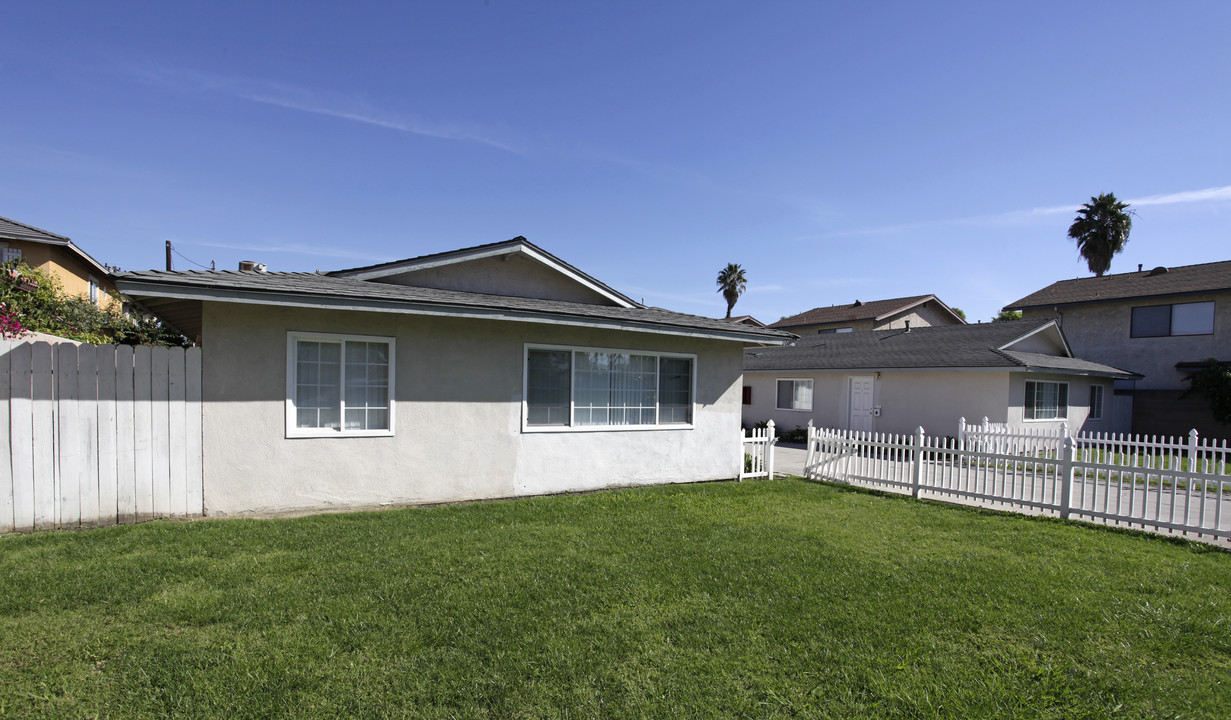 8832-8846 La Salle St in Cypress, CA - Building Photo