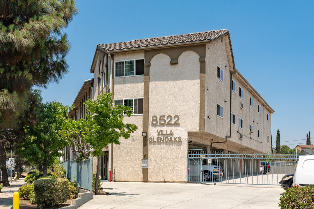 Villa Glenoaks Apartments in Los Angeles, CA - Building Photo