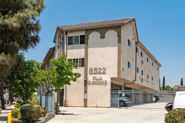 Villa Glenoaks Apartments