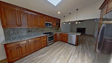 9092 Brabham Dr in Huntington Beach, CA - Building Photo - Building Photo