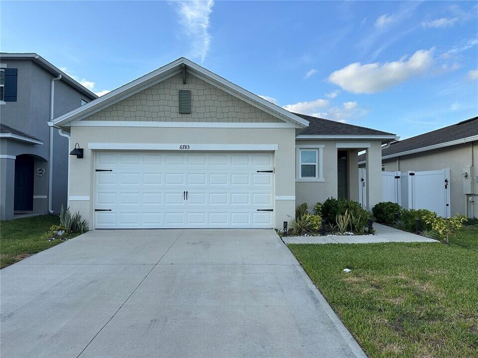 6783 Grace Hammock Rd in St. Cloud, FL - Building Photo
