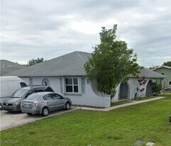 3306 SW 7th Pl in Cape Coral, FL - Building Photo