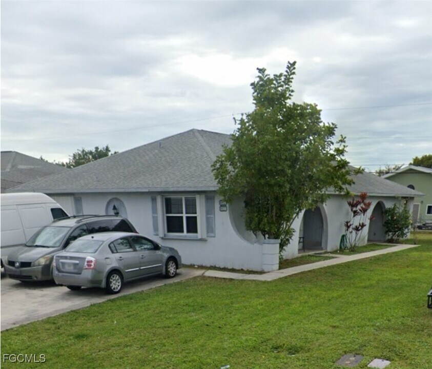3306 SW 7th Pl in Cape Coral, FL - Foto de edificio