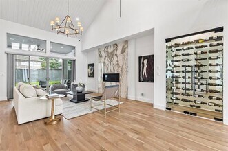 6411 Royal Ln in Dallas, TX - Building Photo - Building Photo