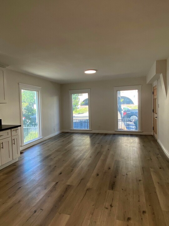 5534 Franklin Ave in Los Angeles, CA - Building Photo