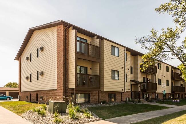 Library Lane in Grand Forks, ND - Foto de edificio - Building Photo