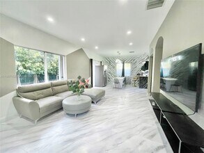 1102 NW 26th St in Miami, FL - Building Photo - Building Photo