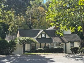 110 N Country Rd, Unit B in Port Jefferson, NY - Building Photo