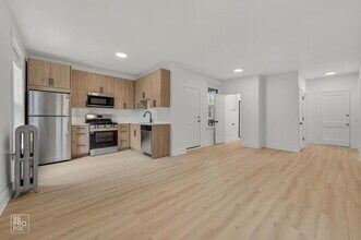 6977 N Bell Ave in Chicago, IL - Foto de edificio - Building Photo