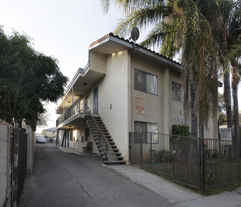 Erwin Palms in Van Nuys, CA - Building Photo