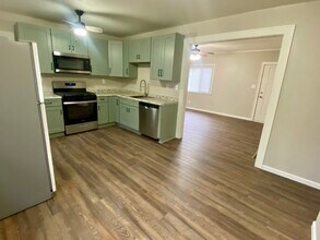 1454 Pin Oak Dr in Akron, OH - Foto de edificio - Building Photo