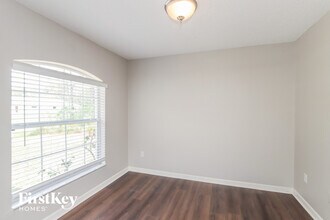 826 Tedder Rd SE in Palm Bay, FL - Foto de edificio - Building Photo