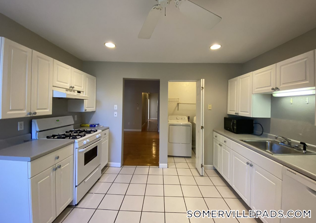 11 Beacon St in Somerville, MA - Building Photo