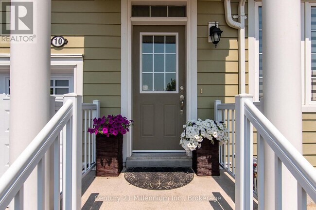 10 Providence Way in Wasaga Beach, ON - Building Photo - Building Photo