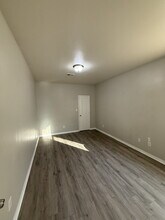 1823 Smoke Tree Ln in Dallas, TX - Building Photo - Building Photo