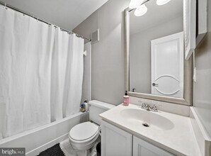12224 Wye Oak Commons Cir in Burke, VA - Building Photo - Building Photo