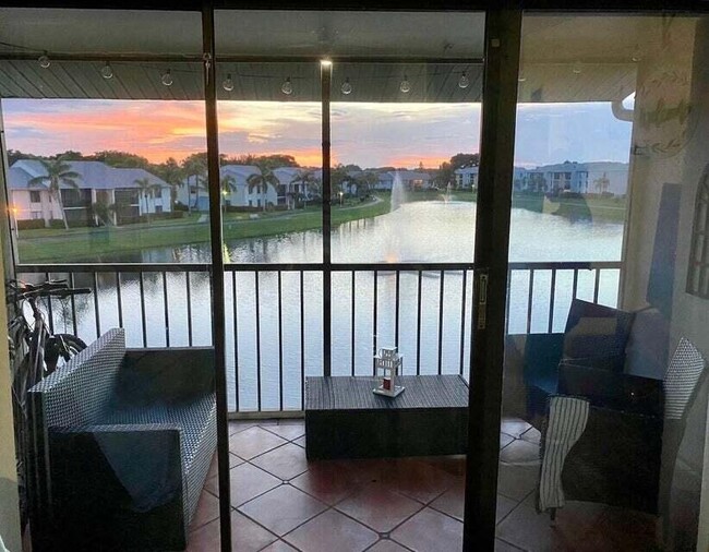 1110 Green Pine Blvd in West Palm Beach, FL - Foto de edificio - Building Photo