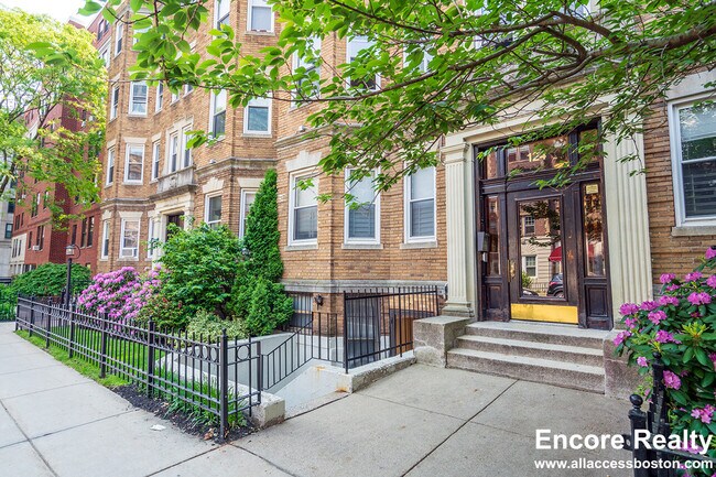 124 Peterborough St in Boston, MA - Foto de edificio - Building Photo