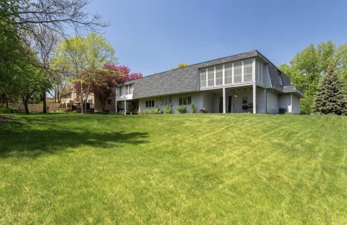 6433 Vernon Ave S in Minneapolis, MN - Building Photo