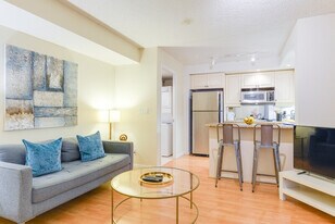 21 Nelson St in Toronto, ON - Building Photo