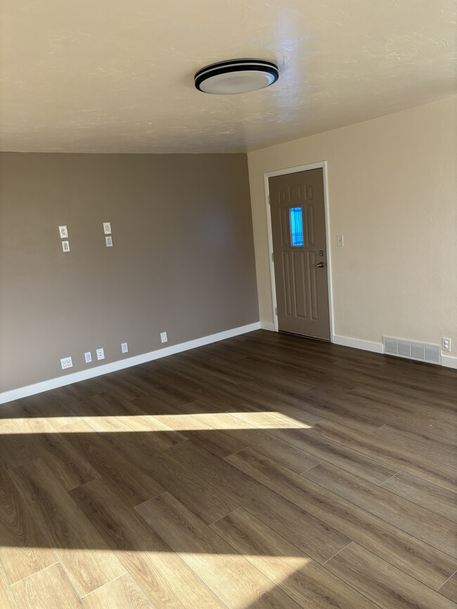 296 S 100 E in Richmond, UT - Building Photo - Building Photo