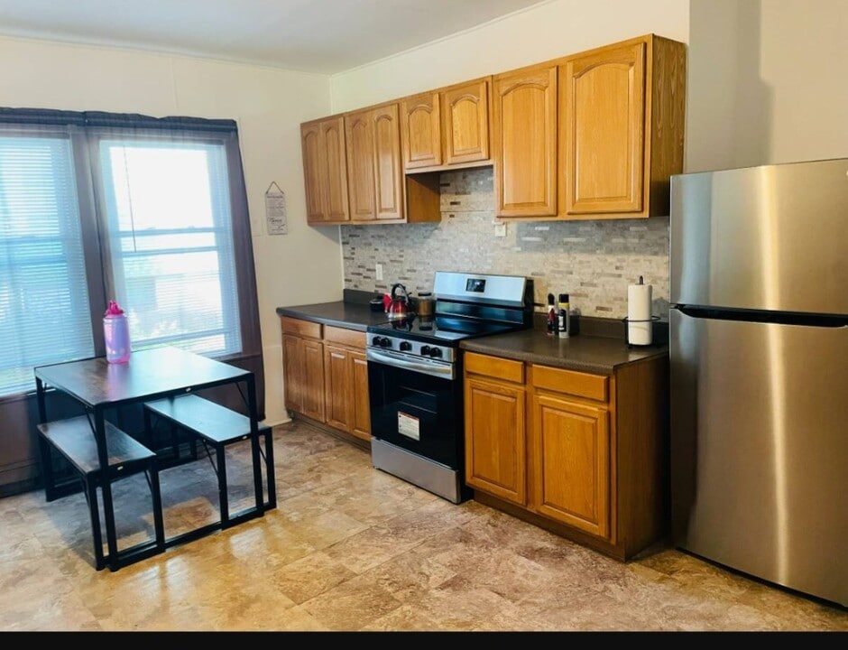 9 Isabella St, Unit First floor in Worcester, MA - Foto de edificio