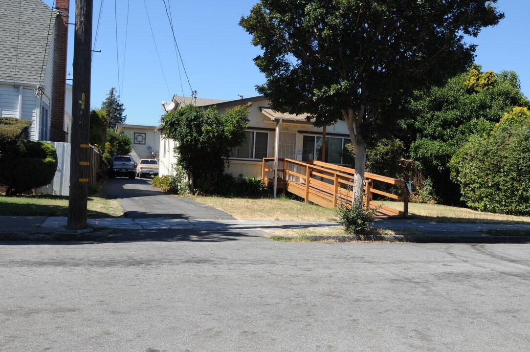 556-558 #'s 1-3 Simon St in Hayward, CA - Foto de edificio