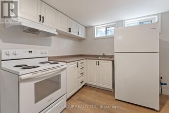 8816 Roosevelt Ave in Niagara Falls, ON - Building Photo - Building Photo