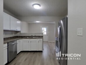 522 Harmony Dr in Greenwood, IN - Building Photo - Building Photo